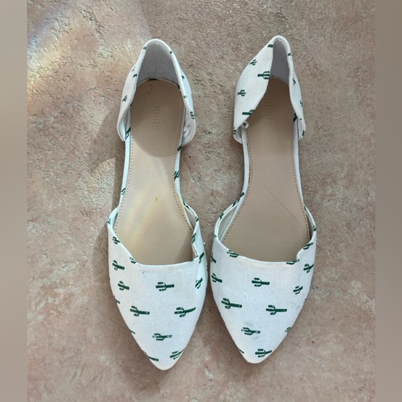 Forever 21 Women's Cactus Cream Green Pointed Toe Canvas Dorsay Flats Size 10 - Picture 1 of 7